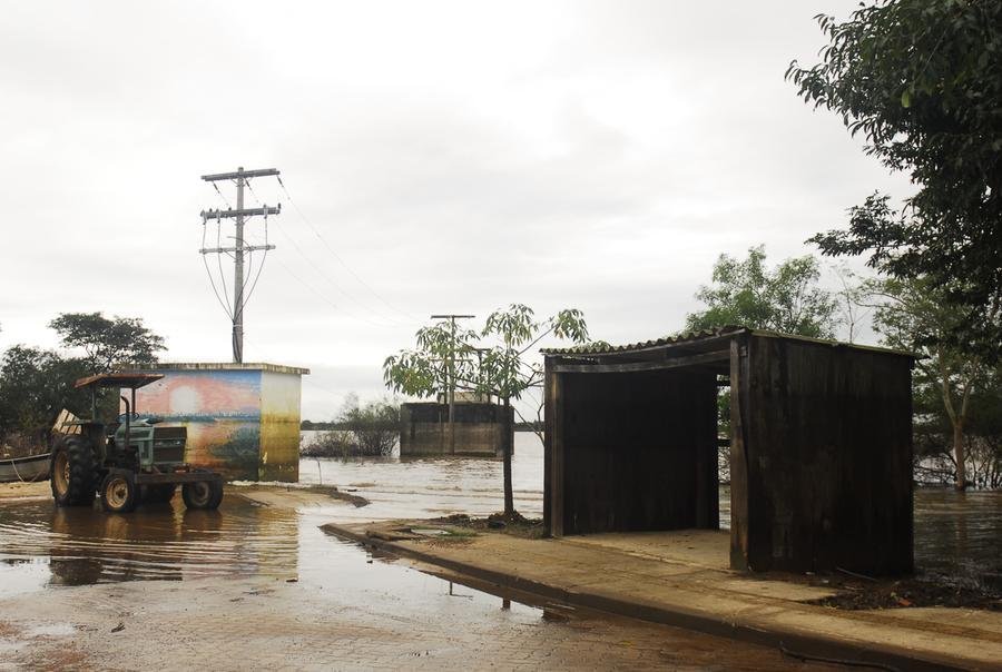 Resid&ecirc;ncias foram tomadas pelas &aacute;guas