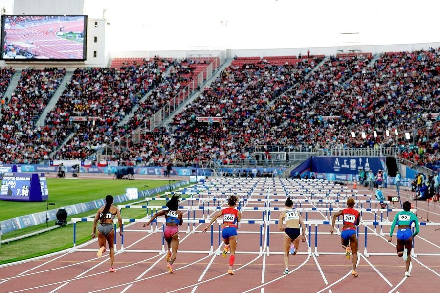Prova masculina com barreiras tem a dist&acirc;ncia de 110m, enquanto a feminina &eacute; de 100m