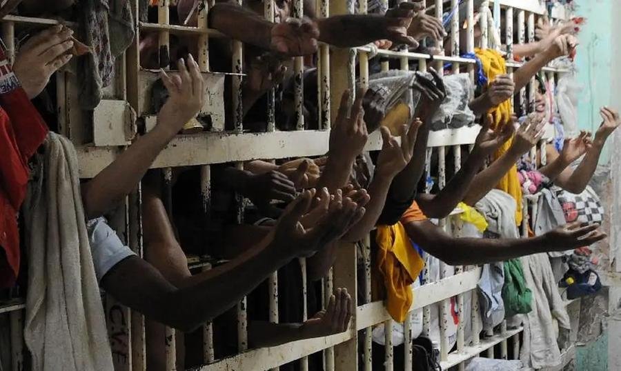 Para o Minist&eacute;rio da Justi&ccedil;a, descriminaliza&ccedil;&atilde;o pode aliviar superlota&ccedil;&atilde;o das pris&otilde;es brasileiras