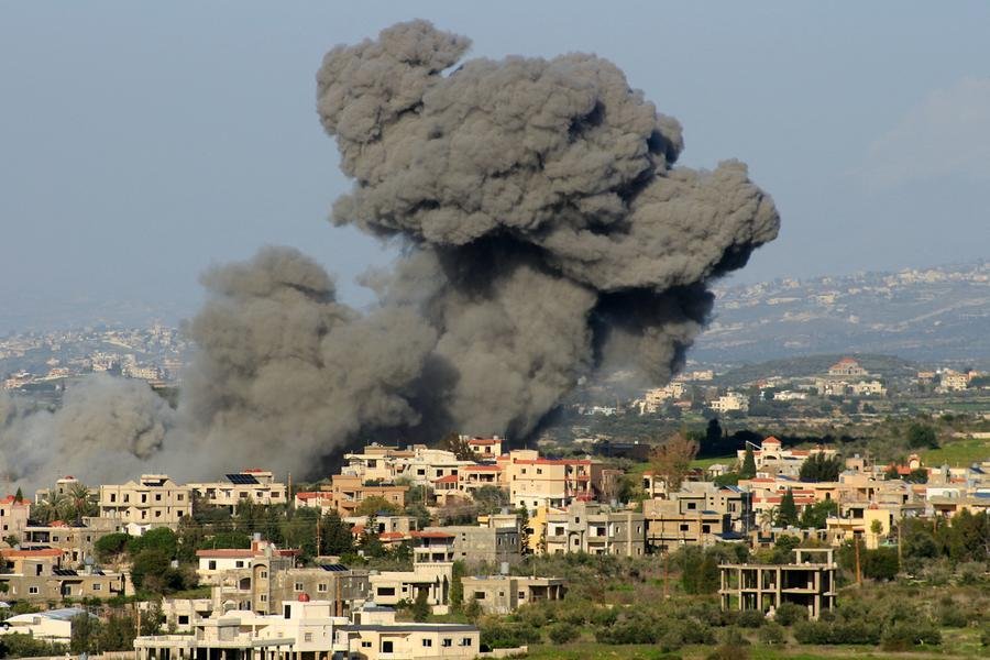 Movimento islamita pr&oacute;-Ir&atilde; afirmou que lan&ccedil;ou "dezenas de foguetes Katyusha contra a principal base de defesa a&eacute;rea e antim&iacute;sseis" do norte de Israel
