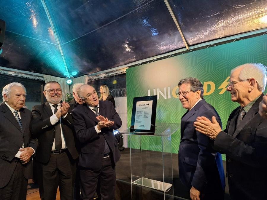 Descerramento de placa marcou a abertura oficial da nova ag&ecirc;ncia da Unicred no Vale do Sinos