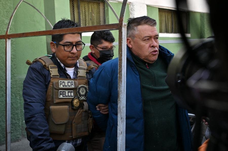 O general Juan Jos&eacute; Z&uacute;&ntilde;iga e outros comandantes foram presos junto com outros 18 militares ativos