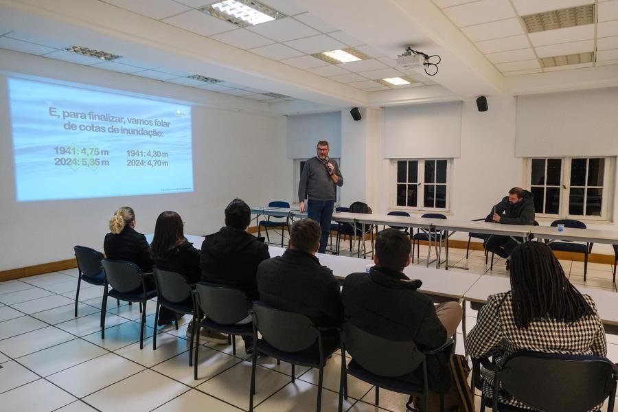 Frente Parlamentar ouviu especialista na noite desta segunda-feira