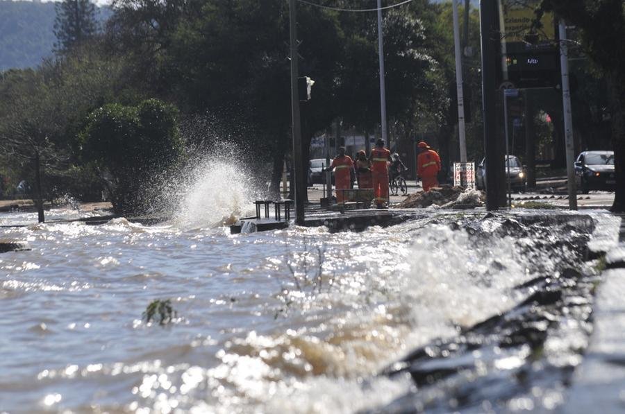 N&iacute;vel do Gua&iacute;ba volta a ficar abaixo da cota de alerta