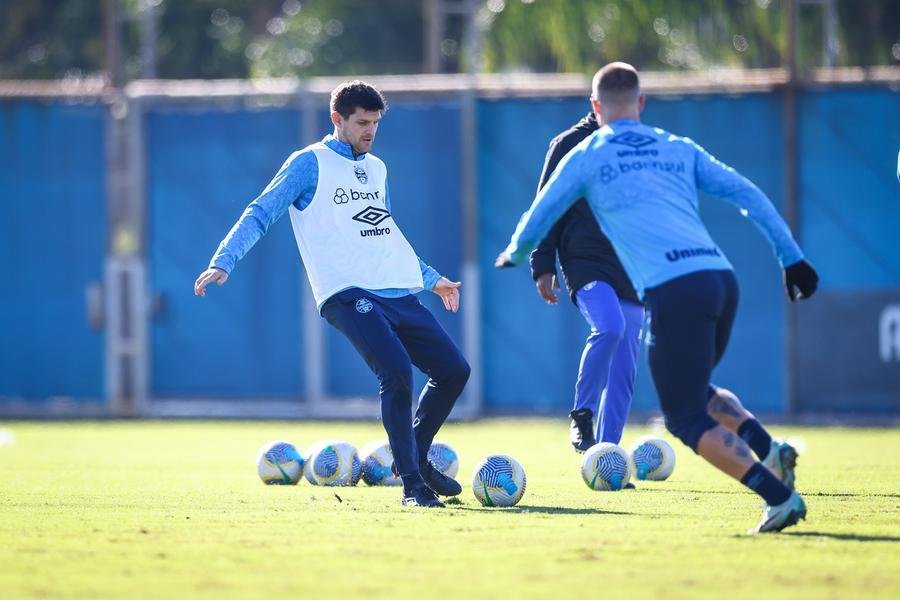 Kannemann deve voltar ao time diante do Palmeiras