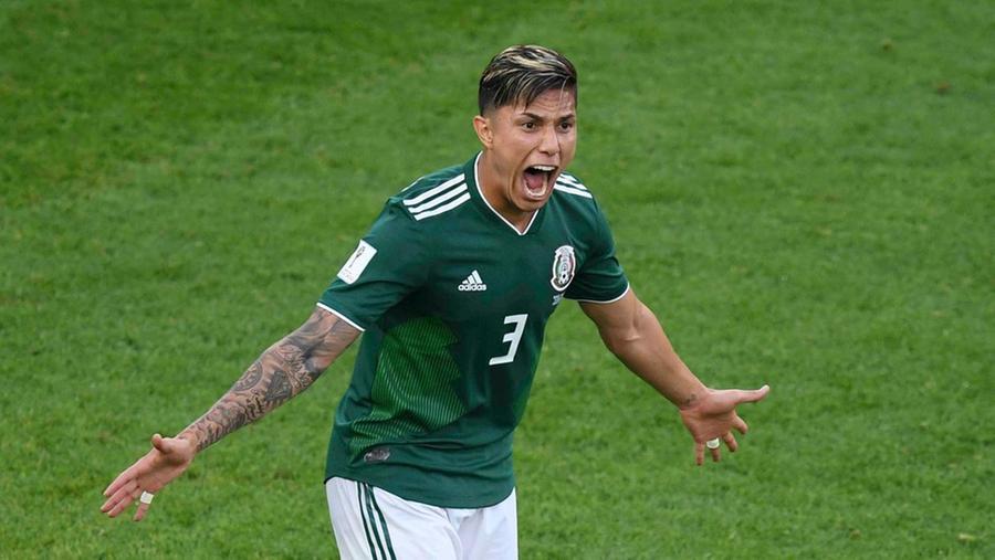 O zagueiro de 30 anos,&nbsp;que participou&nbsp;com sele&ccedil;&atilde;o mexicana da Copa do Mundo de 2018, teria manifestado seu desejo de sair do pa&iacute;s logo ap&oacute;s o tr&aacute;gico evento que resultou na morte de sua irm&atilde;.