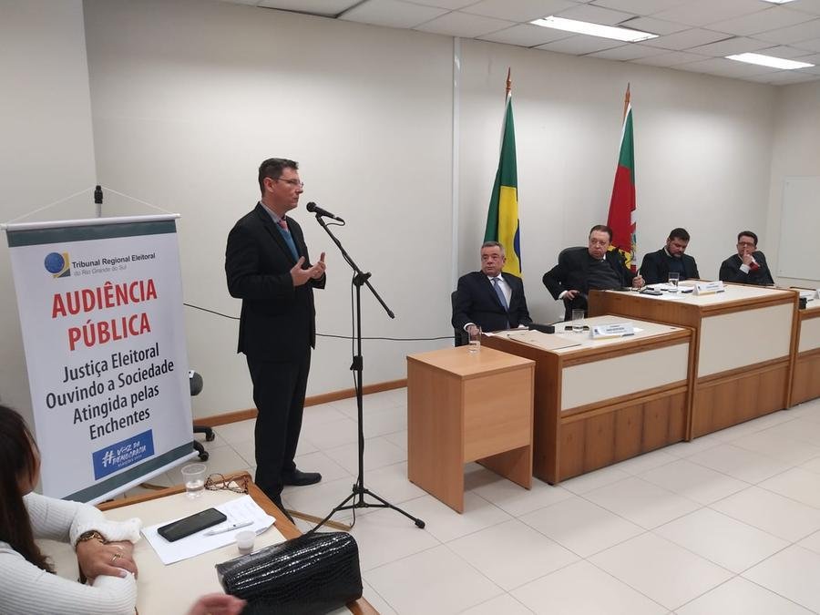 Presidente da Justi&ccedil;a Eleitoral, Voltaire de Lima Moraes conduziu audi&ecirc;ncia em Lajeado