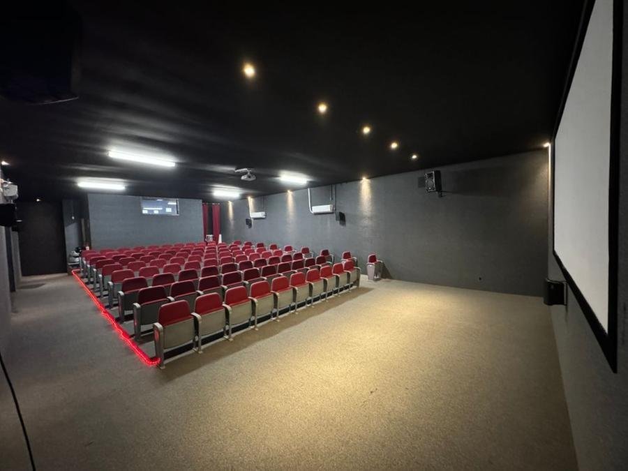 Sess&otilde;es ser&atilde;o adaptadas, com baixa luminosidade, volume de som reduzido e livre circula&ccedil;&atilde;o na sala durante a exibi&ccedil;&atilde;o
