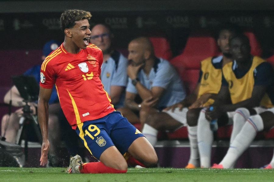 Advers&aacute;rio ser&aacute; conhecido na quarta-feira do confronto entre Inglaterra e Holanda