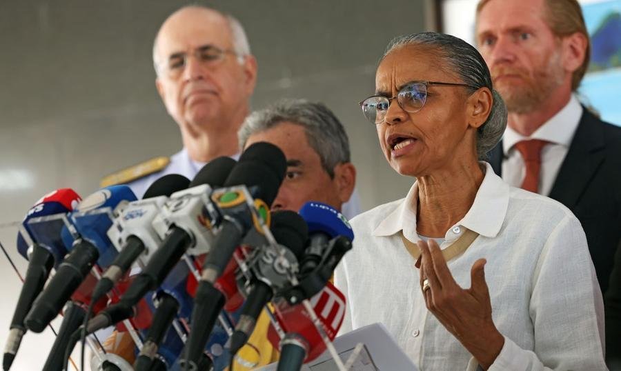 Segundo a ministra, ainda h&aacute; 24 inc&ecirc;ndios ativos, dos quais 13 j&aacute; est&atilde;o controlados
