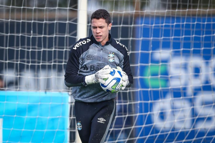 Brenno despontou no Gr&ecirc;mio em 2021, fazendo grandes atua&ccedil;&otilde;es e sendo convocado para as Olimp&iacute;adas de T&oacute;quio daquele ano, de onde voltou com a medalha de ouro