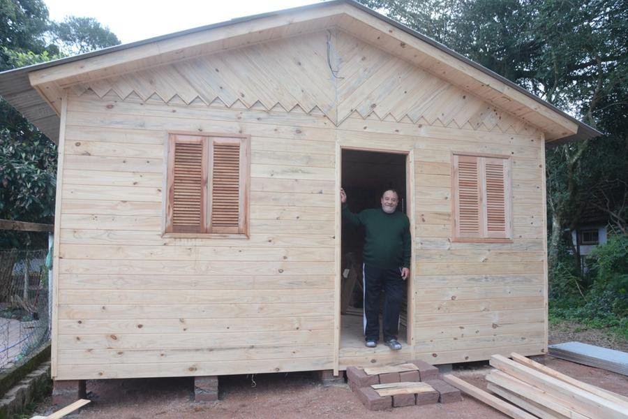 Nova casa est&aacute; sendo constru&iacute;da pelo aposentado Jeferson Lu&iacute;s Moura dos Santos no Lami