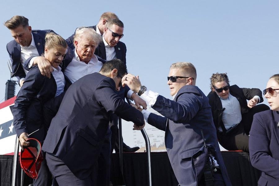 Trump tinha ferimento na orelha