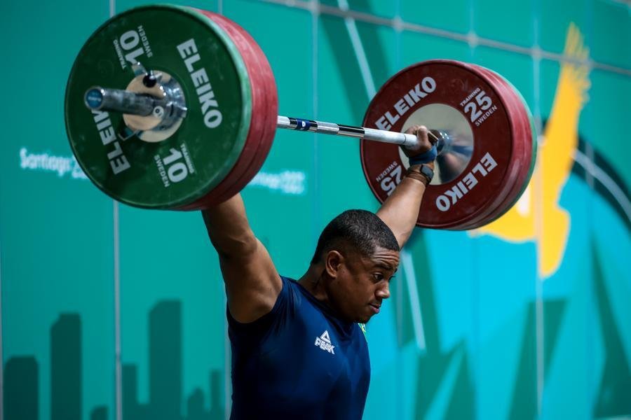 Atletas levantam pelo menos duas vezes o pr&oacute;prio peso corporal