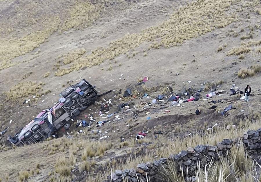 Ve&iacute;culo caiu em um precip&iacute;cio de cerca de 200 metros quando se dirigia para a regi&atilde;o andina de Ayacucho
