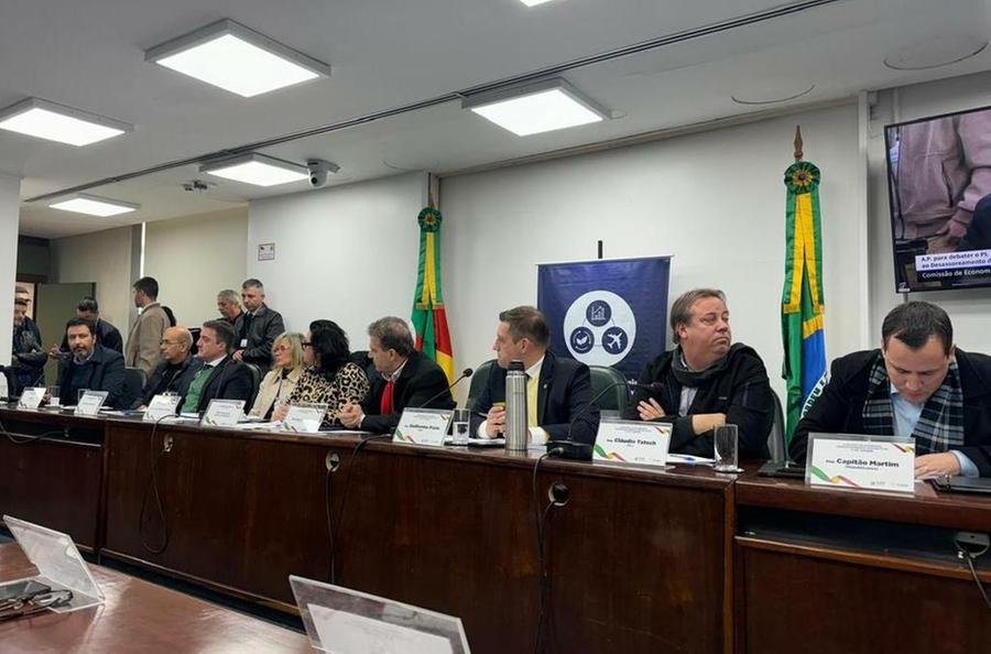 Audi&ecirc;ncia reuniu autoridades pol&iacute;ticas, especialistas e representantes de &oacute;rg&atilde;os ambientais