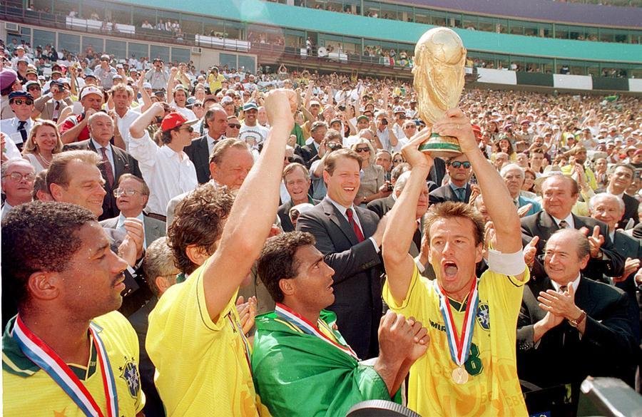 Trof&eacute;u de campe&atilde;o n&atilde;o era levantado pela Sele&ccedil;&atilde;o desde a Copa de 1970