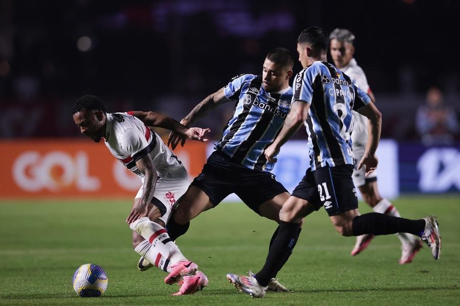 Gr&ecirc;mio perdeu para o S&atilde;o Paulo por 1 a 0