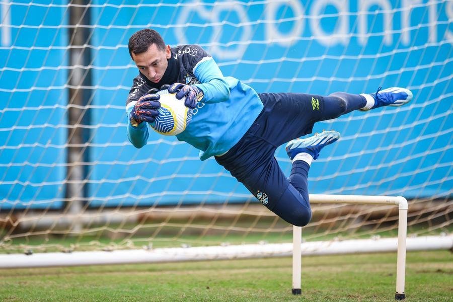 Marches&iacute;n &eacute; um dos quatro argentinos do elenco
