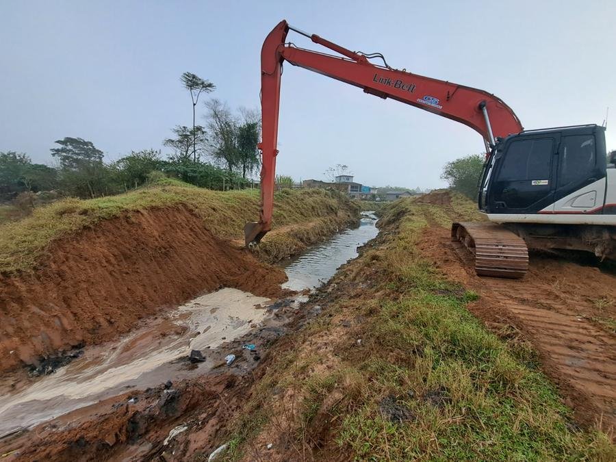 Al&eacute;m disso, caminh&otilde;es hidrojatos continuam operando nas ruas do bairro Santo Afonso