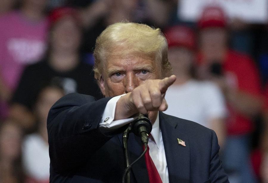 Nos EUA, Trump reage a desist&ecirc;ncia de Biden com cr&iacute;ticas ao presidente