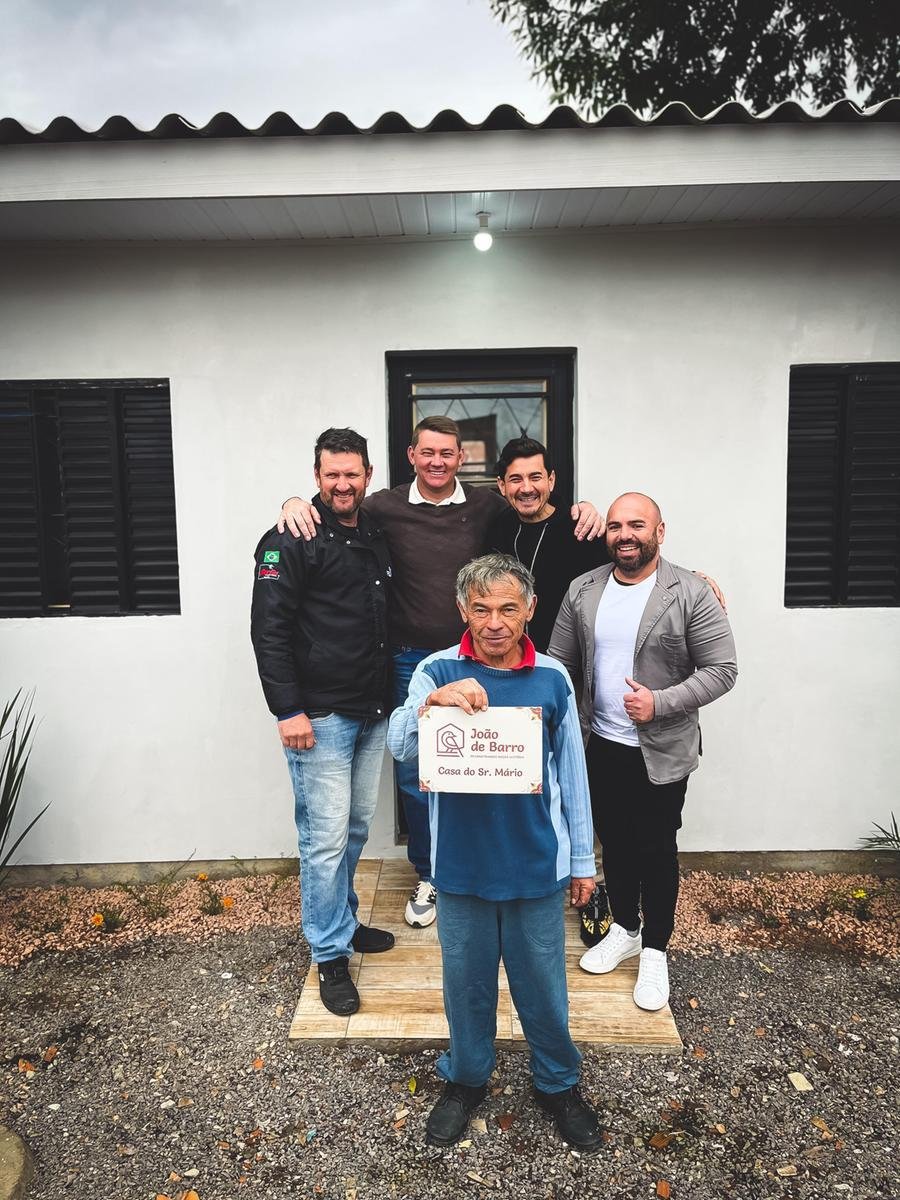 Grupo de empres&aacute;rios entregou ao morador de S&atilde;o Leopoldo, Marcio Paz, a primeira casa constru&iacute;da atrav&eacute;s do projeto
