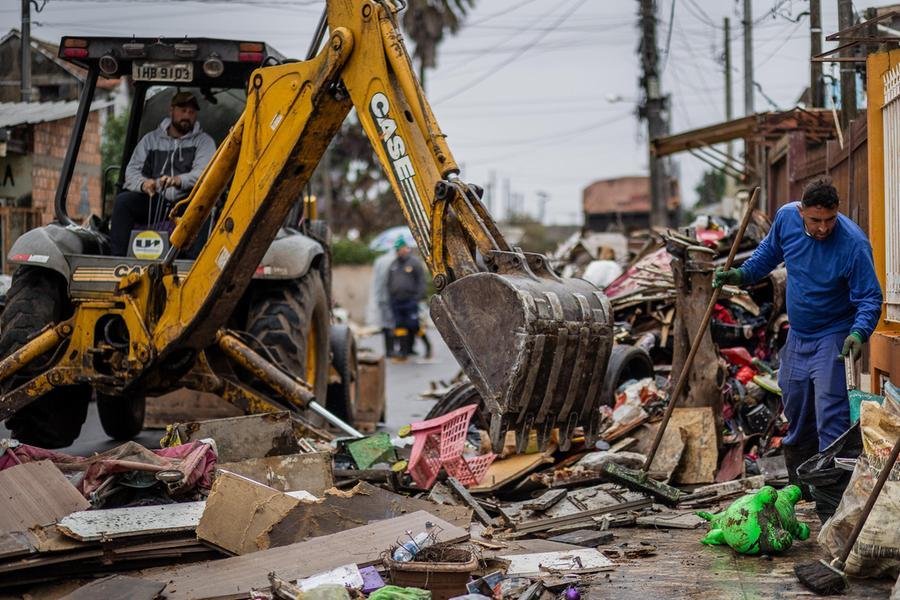 A Opera&ccedil;&atilde;o Limpeza contou com o servi&ccedil;o de 611 equipamentos, entre caminh&otilde;es e retroescavadeiras