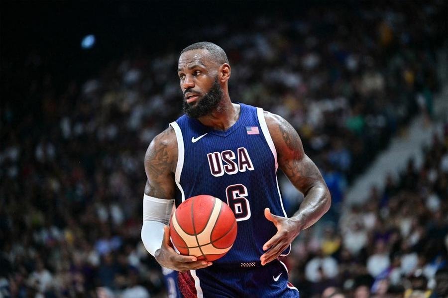 LeBron &eacute; primeiro jogador de basquete masculino a receber tal reconhecimento