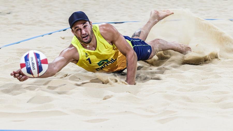 Regras na areia s&atilde;o semelhantes ao v&ocirc;lei de quadra