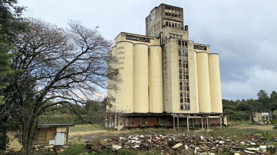 Silo da Companhia Estadual de Silos e Armaz&eacute;ns (Cesa) ser&aacute; implodido em Passo Fundo