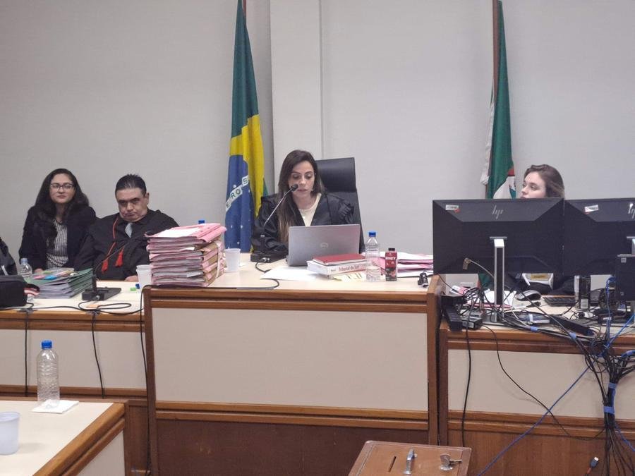 Ju&iacute;za Fl&aacute;via Vanoni leu a senten&ccedil;a j&aacute; na madrugada desta sexta-feira