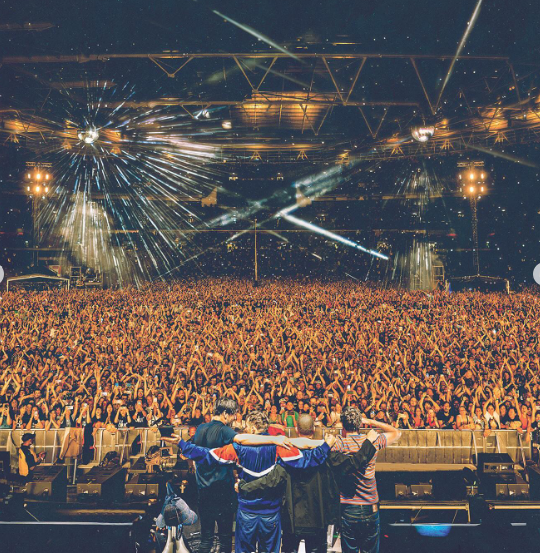 &ldquo;Live at Wembley Stadium&rdquo; &eacute; o novo &aacute;lbum ao vivo que captura os hist&oacute;ricos shows de julho de 2023, quando o Blur apresentou can&ccedil;&otilde;es de sucesso para 150 mil f&atilde;s