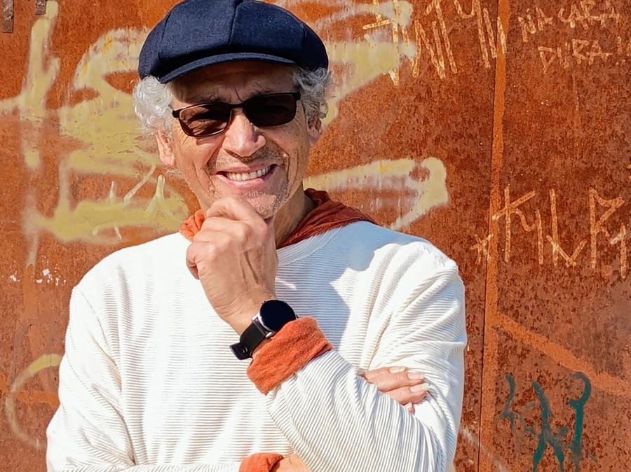 Carad&iacute;pia &eacute; o autor de &ldquo;Asa Morena&rdquo;, gravada por Zizi Possi em 1982, em disco que levava justamente o nome da can&ccedil;&atilde;o, figurando entre as 100 m&uacute;sicas mais tocadas no s&eacute;culo 20