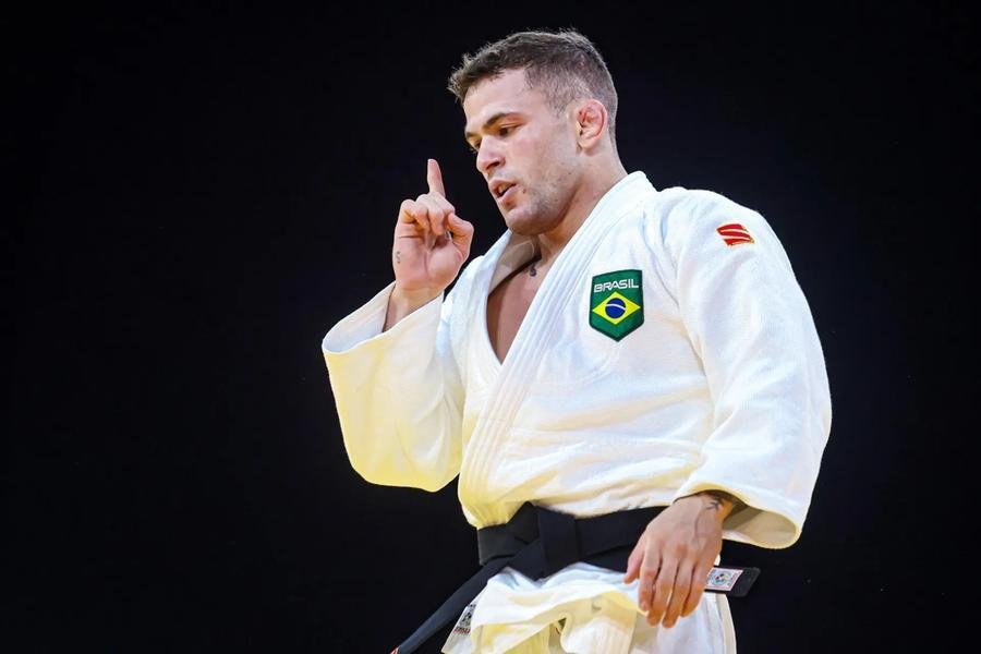 Brasileiro venceu o uzbeque Sardor Nurillaev por waza-ari