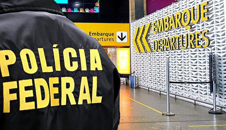 PF prende casal e filha no embarque a Paris com quatro quilos de coca&iacute;na