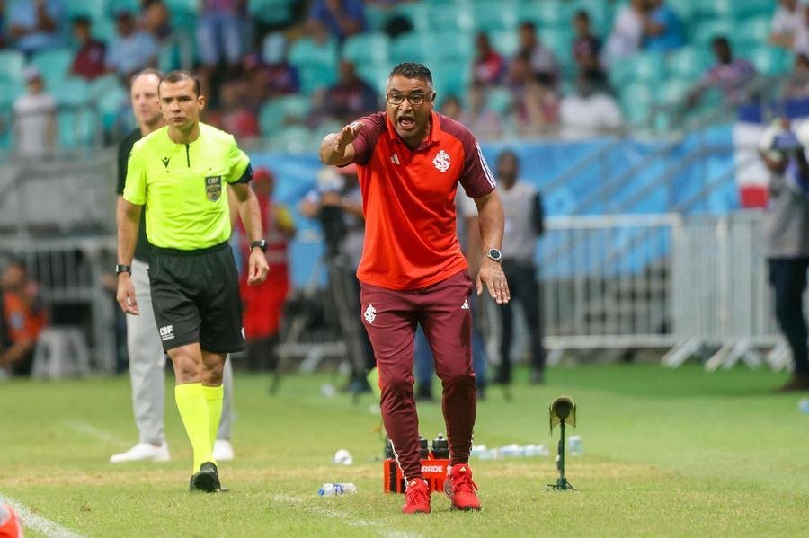 Roger Machado ainda n&atilde;o sabe com quais jogadores poder&aacute; contar at&eacute; o final do Campeonato Brasileiro