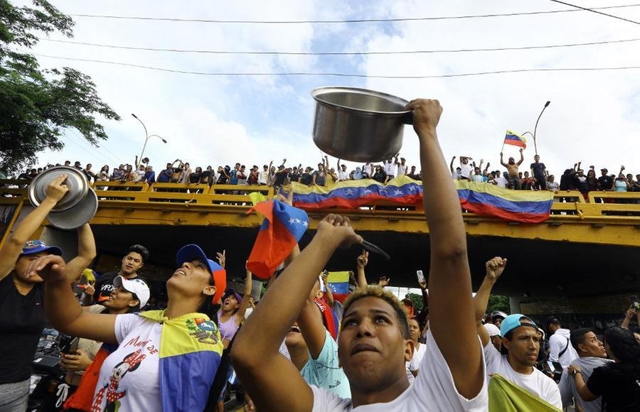 Venezuela enfrenta protestos ap&oacute;s reelei&ccedil;&atilde;o de Maduro ser questionada