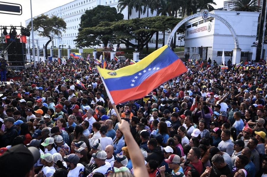 Presidente do M&eacute;xico recomenda que &ldquo;n&atilde;o metam o nariz&rdquo;&nbsp;na Venezuela