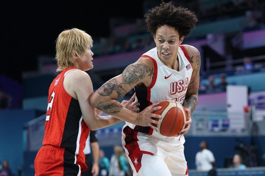 Estrela americana Brittney Griner est&aacute; de volta &agrave; Europa em busca de seu terceiro ouro