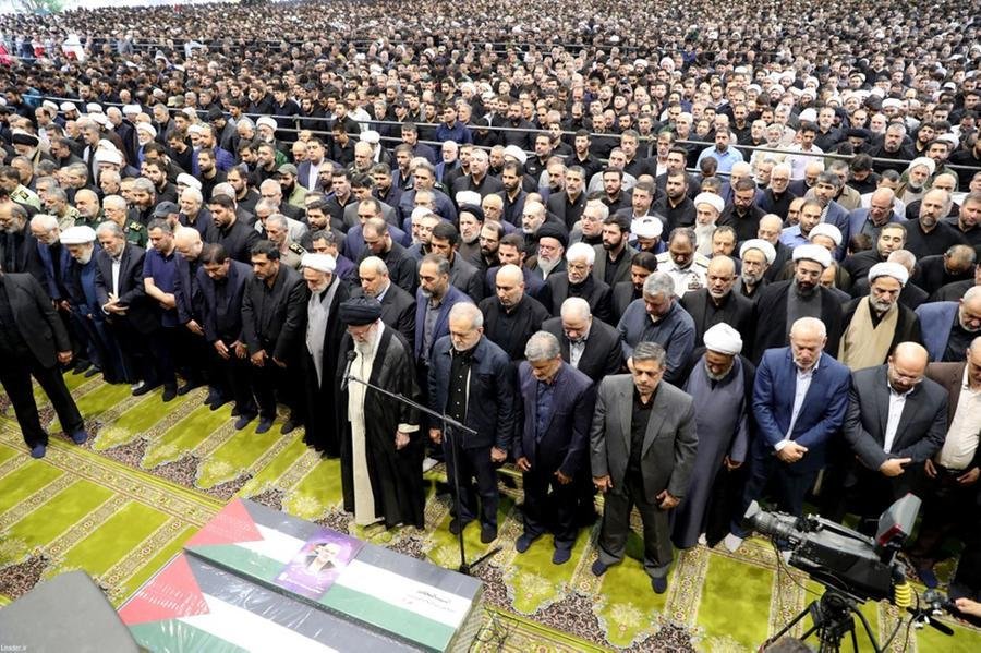 Milhares de pessoas pediram vingan&ccedil;a nesta quinta-feira (1) durante o funeral em Teer&atilde; do l&iacute;der pol&iacute;tico do Hamas, Ismail Haniyeh