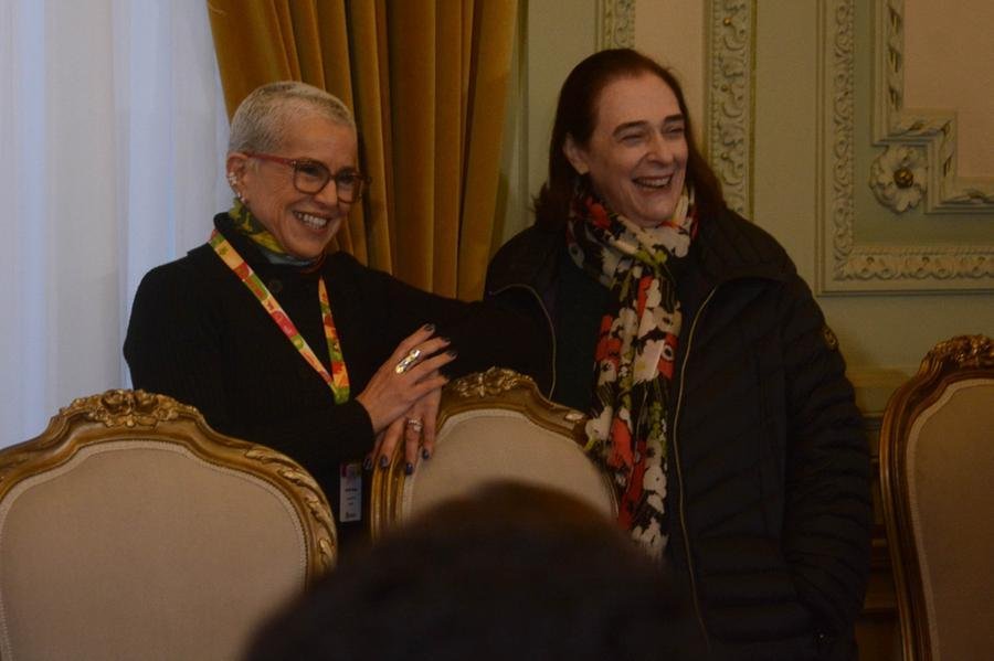 Beatriz Ara&uacute;jo, secret&aacute;ria da Cultura do Estado, com Marlova Jovhelovitch  da Unesco em tarde de parceria para recupera&ccedil;&atilde;o dos acervos dos museus