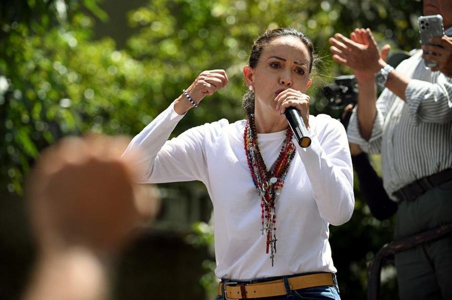 L&iacute;der opositora Mar&iacute;a Corina Machado reapareceu e liderou neste s&aacute;bado uma grande manifesta&ccedil;&atilde;o