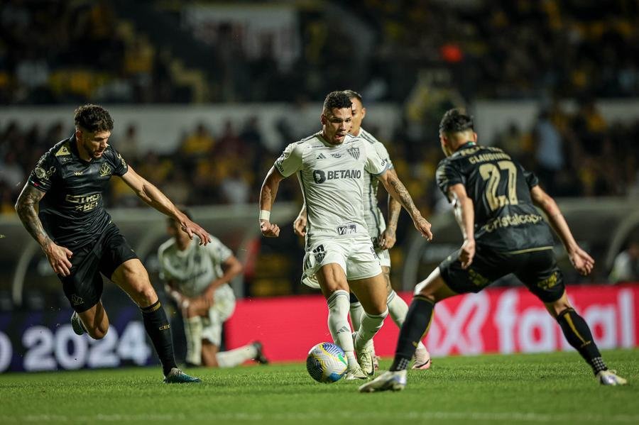 Crici&uacute;ma venceu o Atl&eacute;tico-MG por 2 a 1 no est&aacute;dio Heriberto Hulse