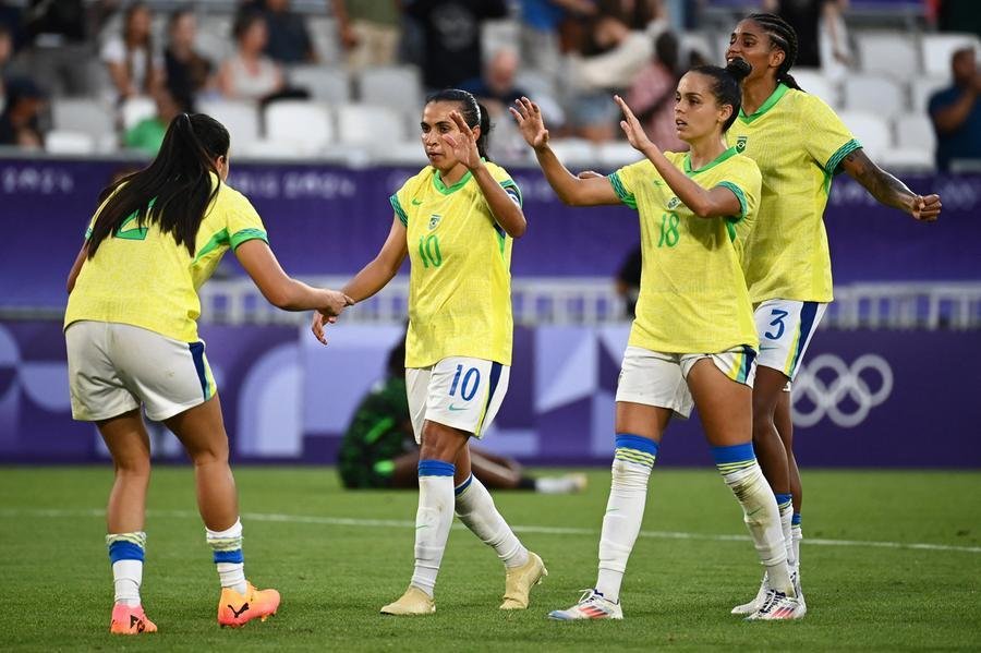 Marta est&aacute; suspensa e n&atilde;o pode jogar semifinal contra a Espanha