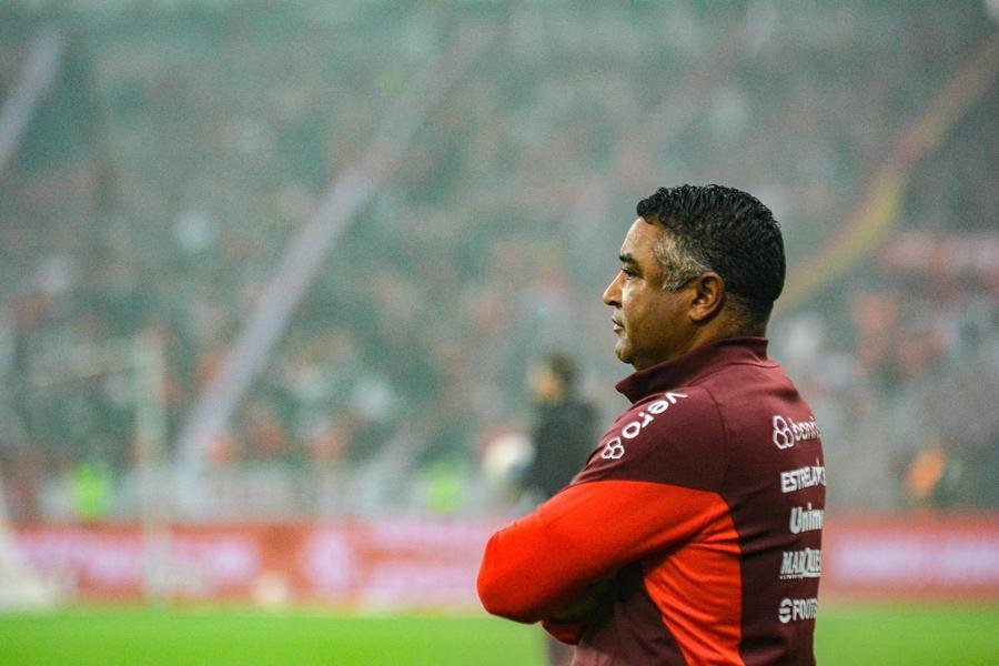Roger falou sobre o mau momento e utiliza&ccedil;&atilde;o da base
