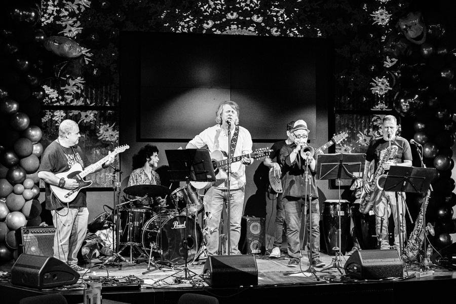Banda Yellow Dog faz um passeio pelo melhor do Rock sessentista e setentista