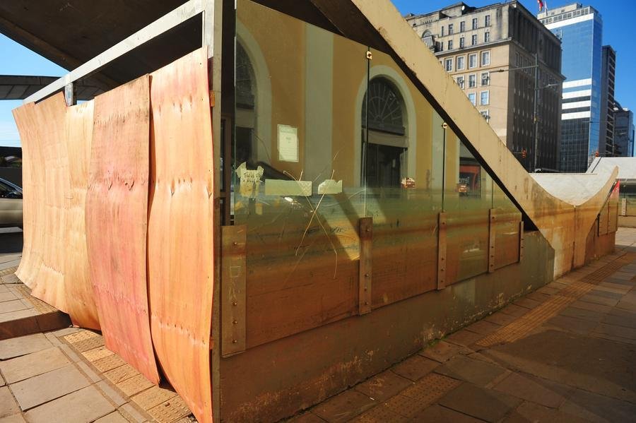 Esta&ccedil;&atilde;o Mercado, em Porto Alegre, segue fechada devido &agrave;s enchentes que afetaram, tamb&eacute;m, o t&uacute;nel