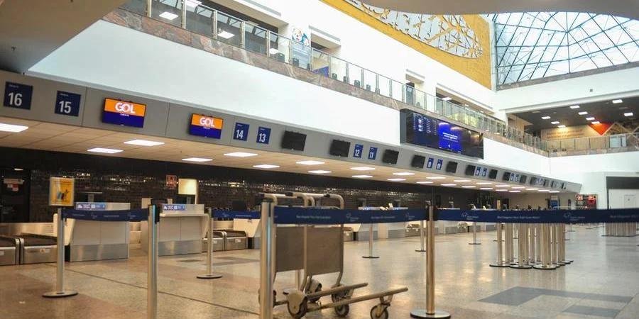 Aeroporto ficou fechado devido &agrave;s fortes chuvas e enchentes que deixaram a pista submersa por 23 dias