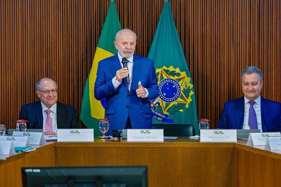Com valor estimado &agrave; &eacute;poca em R$ 60 mil, o rel&oacute;gio foi presente da Cartier durante visita que Lula fez a Paris em 2005