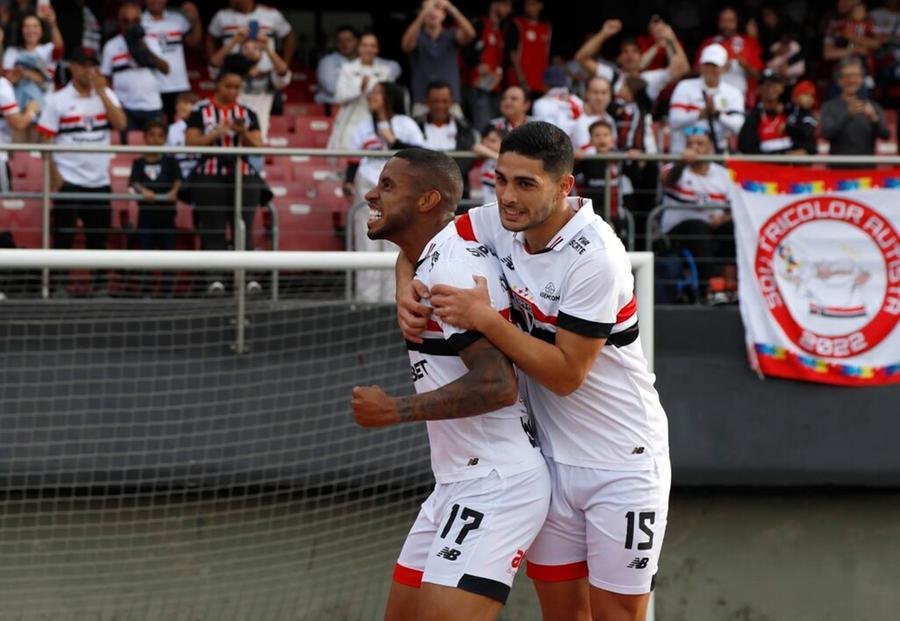 Vit&oacute;ria magra veio com time alternativo